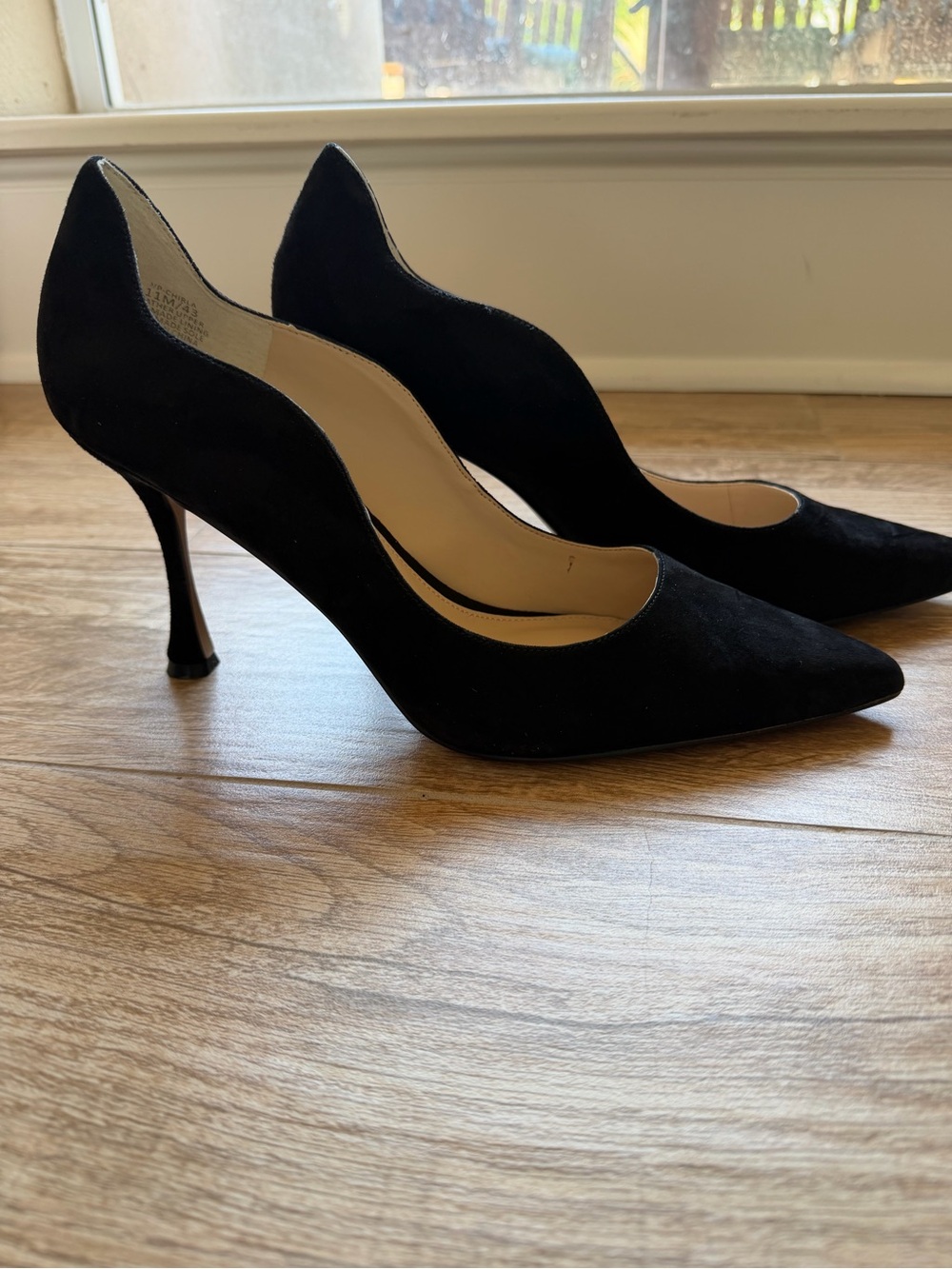 Vince Camuto Black Suede Pointed-Toe Pumps Chirla size 11